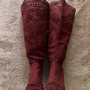 Maroon, suede boot